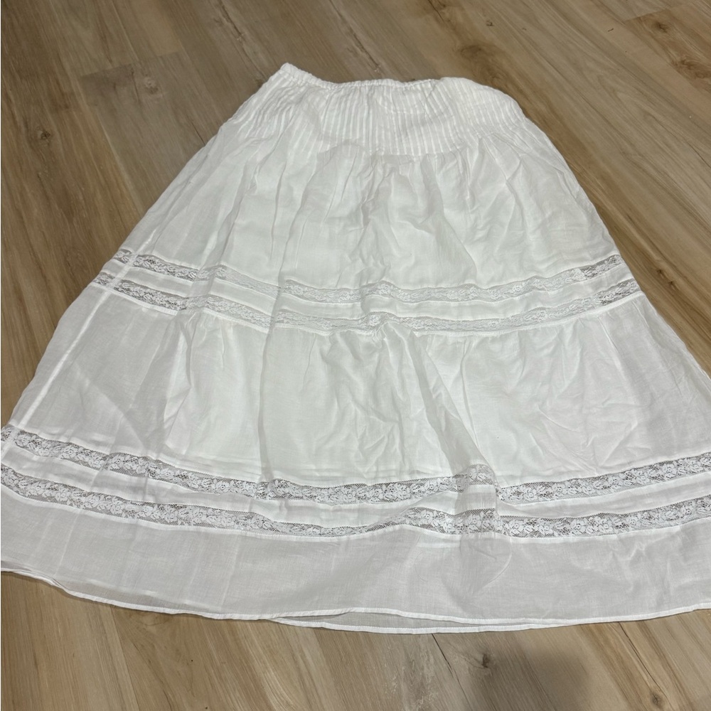 Elegant White Lace Trim Skirt